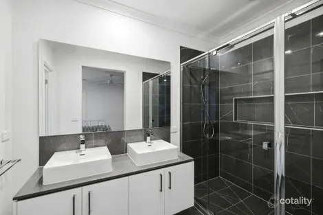 Property photo of 34 Cava Circuit Sunbury VIC 3429