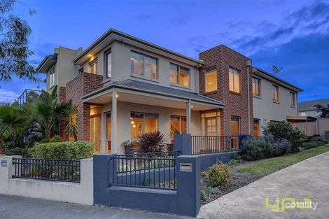 Property photo of 13 Skyline Drive Maribyrnong VIC 3032