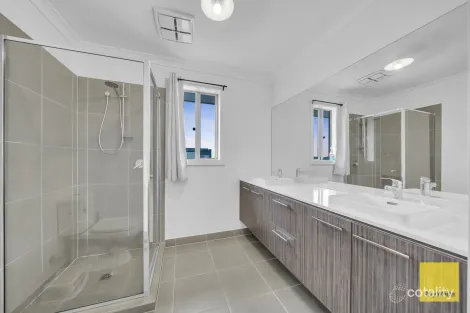 Property photo of 28 Woolspinner Crescent Wyndham Vale VIC 3024