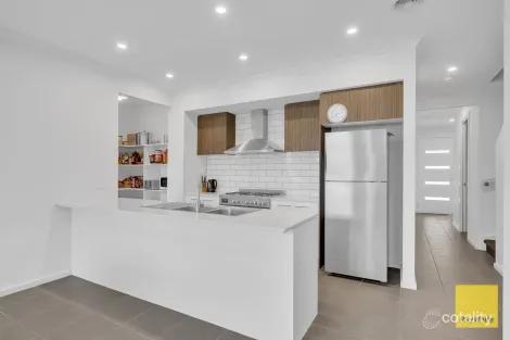 Property photo of 28 Woolspinner Crescent Wyndham Vale VIC 3024