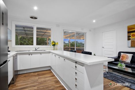 Property photo of 14 Ravenhill Crescent Endeavour Hills VIC 3802