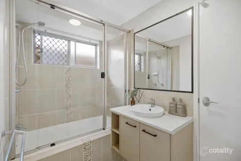 Property photo of 8 Pinnacle Close Springfield Lakes QLD 4300