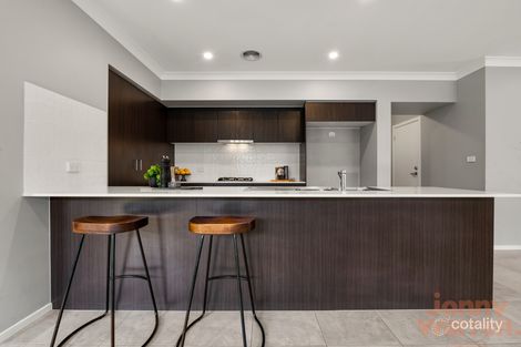 Property photo of 33 Griffiths Link Googong NSW 2620
