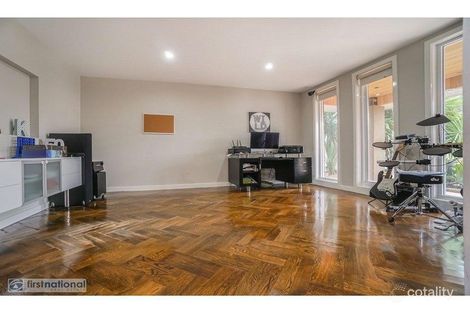 Property photo of 4 Parker Court Roxburgh Park VIC 3064