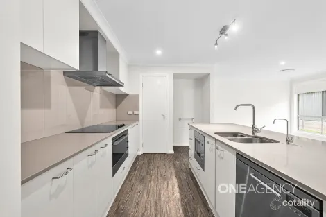 Property photo of 57 Summercloud Crescent Vincentia NSW 2540