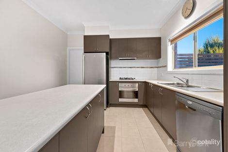 Property photo of 27 Murchison Link Pakenham VIC 3810