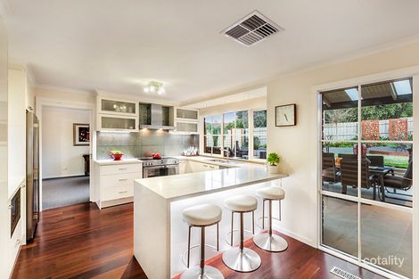 Property photo of 32 Lakeside Crescent Croydon Hills VIC 3136