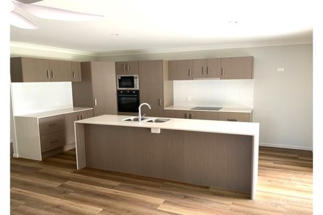 2 Anita St, Redland Bay, QLD 4165