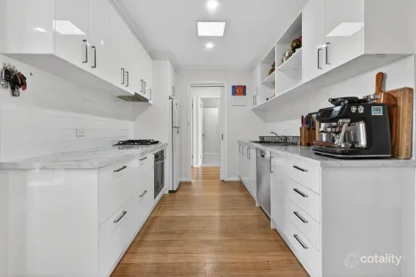 Property photo of 18 Heyers Road Grovedale VIC 3216