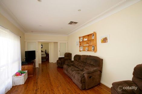 Property photo of 18 Boronia Street Kooringal NSW 2650