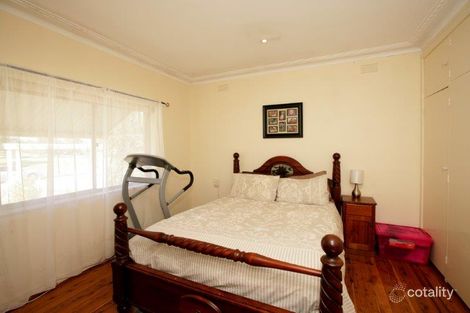 Property photo of 18 Boronia Street Kooringal NSW 2650