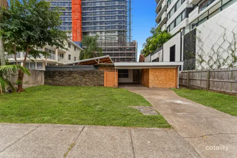 7 Parnoo St, Surfers Paradise, QLD 4217