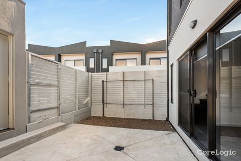 Property photo of 2 Roller Walk Pakenham VIC 3810