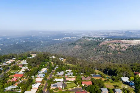 Property photo of 4 Balmoral Close Mount Lofty QLD 4350