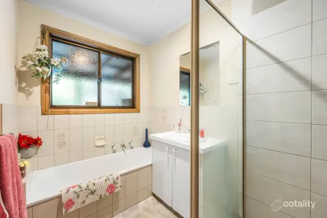 Property photo of 11 Rayner Court Blackwood VIC 3458