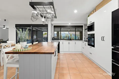 Property photo of 5 Fitzroy Place Forest Lake QLD 4078