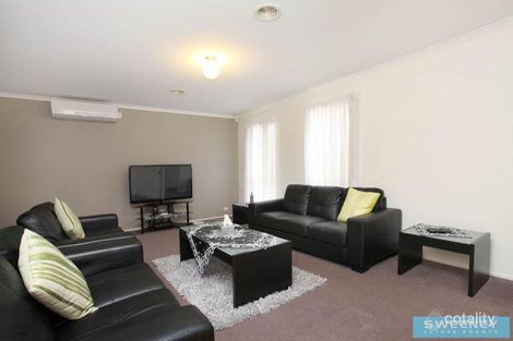 Property photo of 14 Strutt Place Caroline Springs VIC 3023