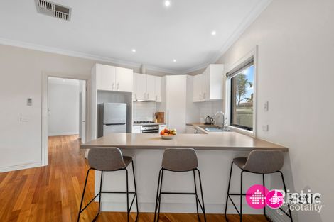 Property photo of 2/5 Windeatt Close Mill Park VIC 3082