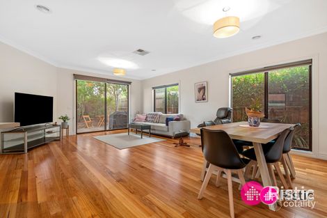 Property photo of 2/5 Windeatt Close Mill Park VIC 3082