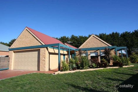 Property photo of 8 Dalray Crescent New Gisborne VIC 3438