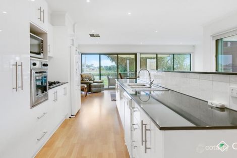 32 North Shore Dr, Patterson Lakes, VIC 3197