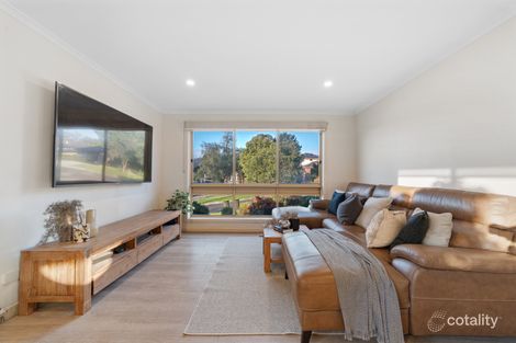 7 MAYFAIR DR, FERNTREE GULLY, VIC 3156
