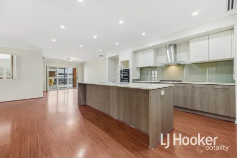 Property photo of 33 Bohemia Crescent Pakenham VIC 3810