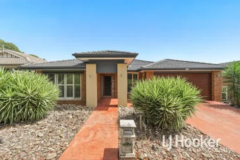 Property photo of 33 Bohemia Crescent Pakenham VIC 3810