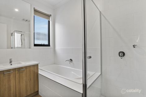 Property photo of 5 McComb Lane Cranbourne VIC 3977