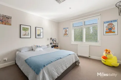 Property photo of 9 Flora Grove Ivanhoe East VIC 3079