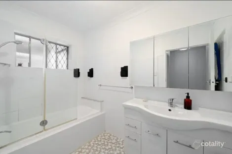 Property photo of 4/82 Bellevue Terrace Clayfield QLD 4011