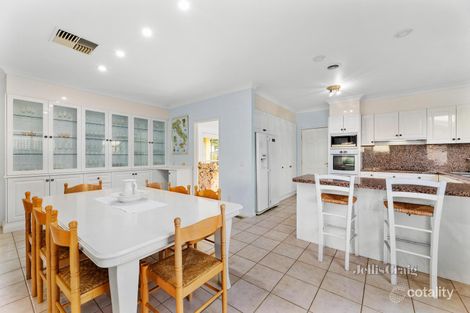 Property photo of 72 Essex Road Mount Waverley VIC 3149