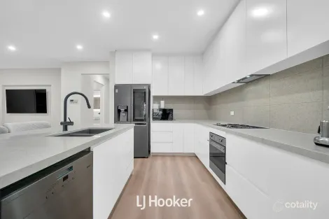 Property photo of 26 Yellowbox Crescent Lyndhurst VIC 3975