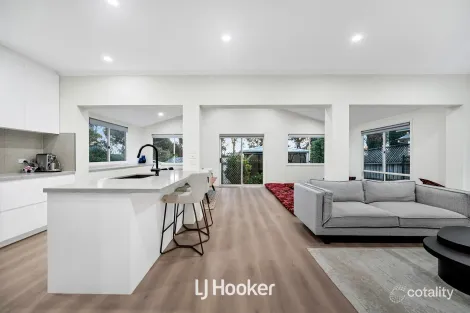 Property photo of 26 Yellowbox Crescent Lyndhurst VIC 3975