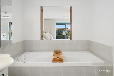 Property photo of 21/3 Lee Road Runaway Bay QLD 4216