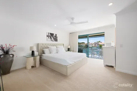 Property photo of 21/3 Lee Road Runaway Bay QLD 4216