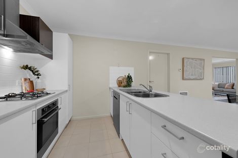 Property photo of 40 Melissa Way Pakenham VIC 3810