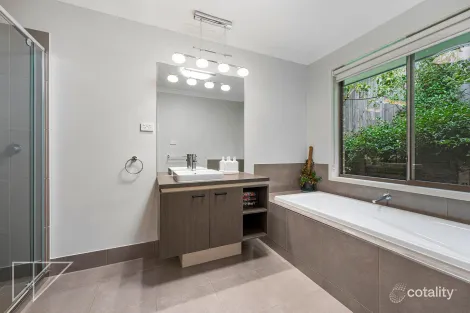 Property photo of 42 Twin Ranges Drive Warragul VIC 3820