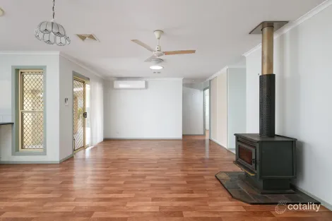 Property photo of 4 Westphal Court Southside QLD 4570