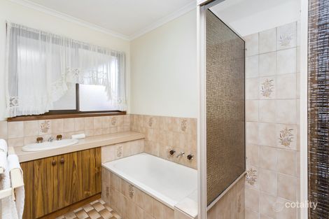 Property photo of 21 Nabilla Crescent Strathdale VIC 3550