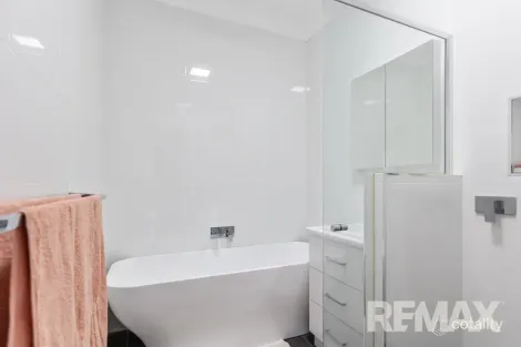 Property photo of 8 Killara Avenue Mount Austin NSW 2650