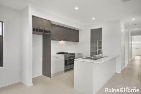 Property photo of 95 Abbeygate Drive Werribee VIC 3030