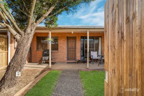 Property photo of 2/296 Redbank Plains Road Bellbird Park QLD 4300