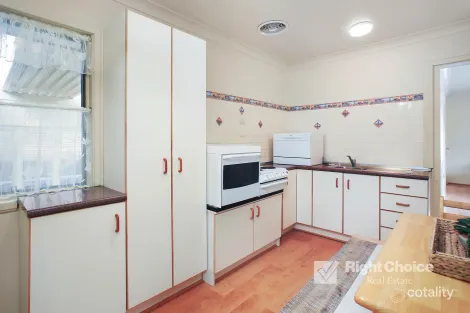 Property photo of 31 Benaud Crescent Warilla NSW 2528