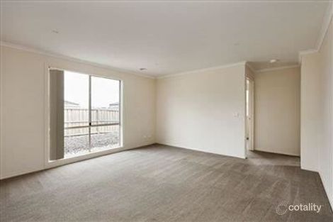 Property photo of 27 Bohemia Crescent Pakenham VIC 3810