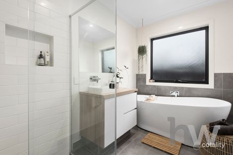 Property photo of 3 Tutor Street Mount Duneed VIC 3217