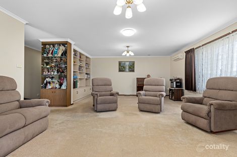 Property photo of 14 Rowan Parade Wendouree VIC 3355