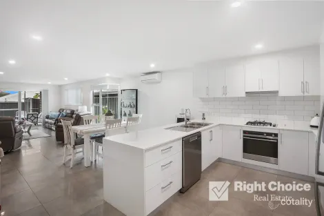 Property photo of 5 Bartlett Crescent Calderwood NSW 2527