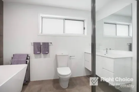 Property photo of 5 Bartlett Crescent Calderwood NSW 2527
