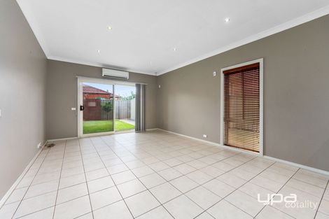 Property photo of 27 Cobaw Circuit Caroline Springs VIC 3023